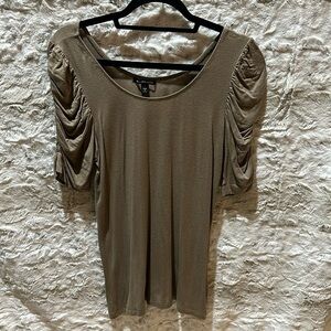 Cha Cha Vente Puckered Sleeve Top
